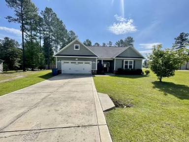 Main picture of 300 Almond Dr