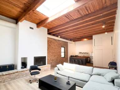 Main picture of 1113 W Armitage Ave