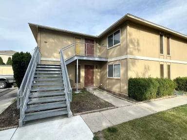 Main picture of 1821 Peachtree Ln