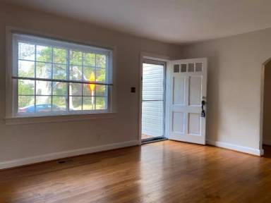 Main picture of 8586 Executive Dr