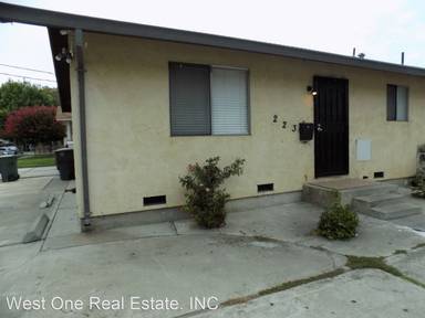 Main picture of 223 W 12th St