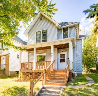 Main picture of 905 E 4th St