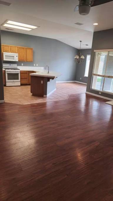 Main picture of 2617 E Hillview Ave