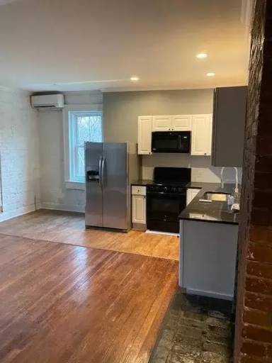 Main picture of 1658 Story Ave