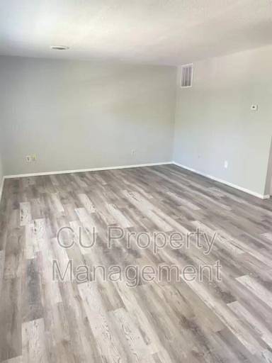 Main picture of 705 Hollycrest Dr