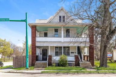 Main picture of 902-904 1/2 S Limestone St Apartments