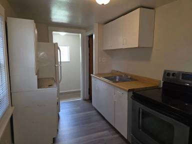 Main picture of 926 S 33rd St