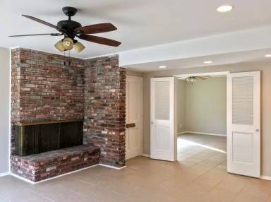 Main picture of 3837 W 182nd St