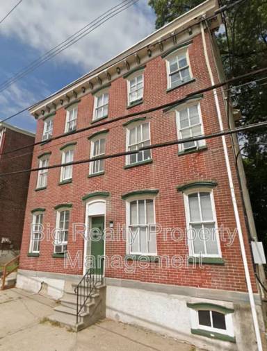 Main picture of 123 New St