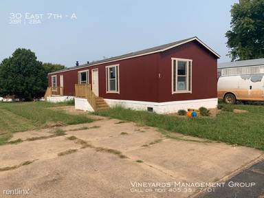 Main picture of 1823 NE Burgess Ct