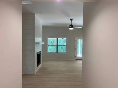 Main picture of 664 W Brook Hollow Rd