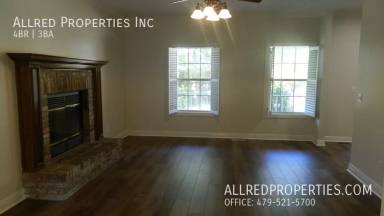 Main picture of 1823 W Berry St
