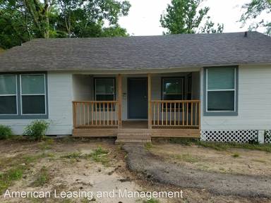 Main picture of 215 E Menefee St