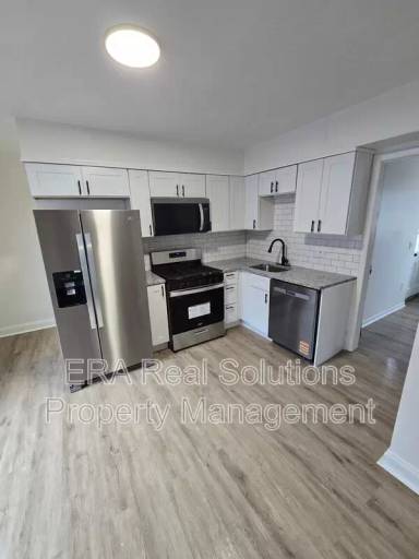 Main picture of 2548 Hiawatha St