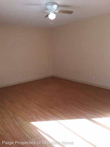 Main picture of 613 Cavalier Pl