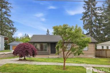 Main picture of 323 NE 158th St