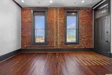 Main picture of 719 Bank St NE