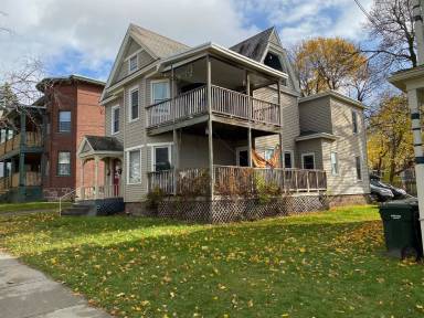 Main picture of 135 Loomis St