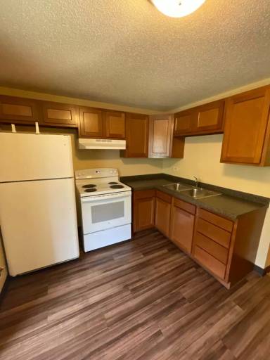 Main picture of 327 W 4th St