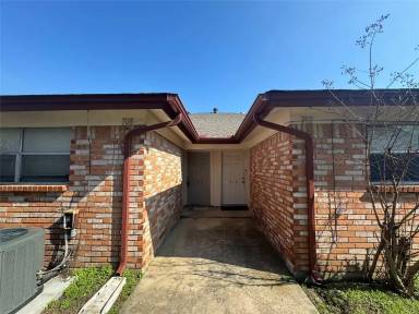 Main picture of 708 E Pecan St