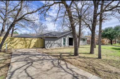 Main picture of 1115 Merry Oaks Dr