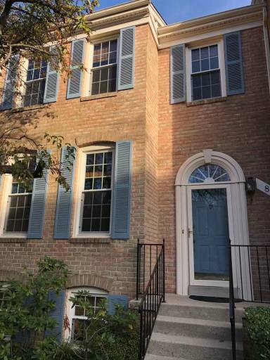 Main picture of 8 Cedarwood Ct