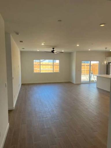 Main picture of 2496 W Claridge Way
