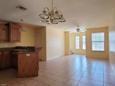 Main picture of 1402 W Kiwi Ave