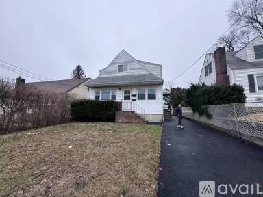 Main picture of 35 Berkley Blvd