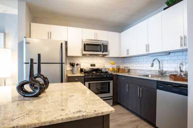 Main picture of 650 W Lake St