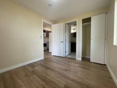 Main picture of 1526 E McKinley St