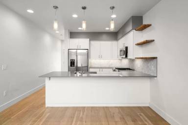 Main picture of 3854 Blondie St