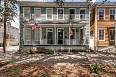 Main picture of 521 E Broad St