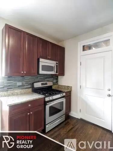 Main picture of 746 W Addison St