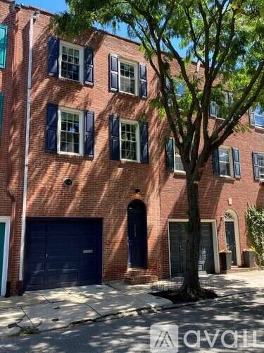 Main picture of 2417 Naudain St