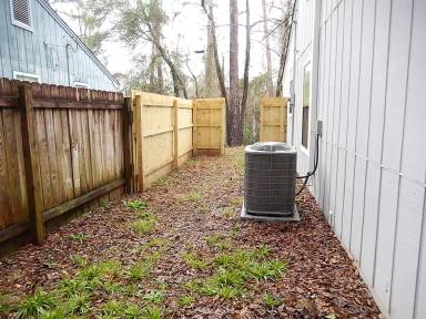 Main picture of 2469 Raymond Diehl Rd