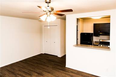 Main picture of 1915 Fairlawn Ln