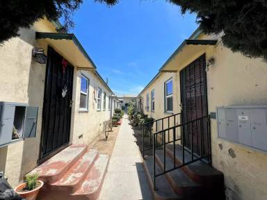 Main picture of 6920 Malabar St