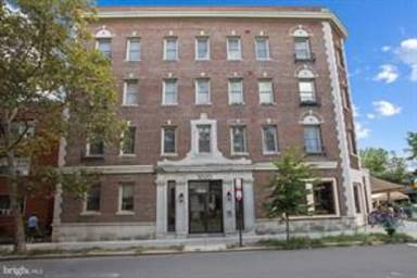 Main picture of 1020 Monroe St NW