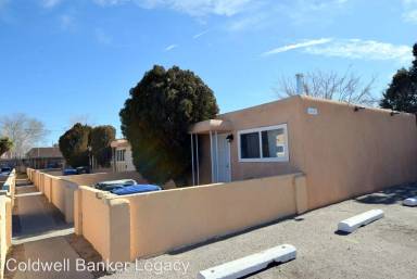 Main picture of 608 Alcazar St SE
