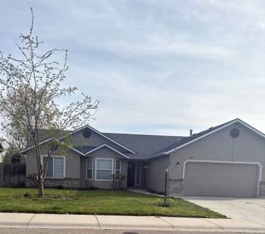 Main picture of 3915 E Presidential Dr