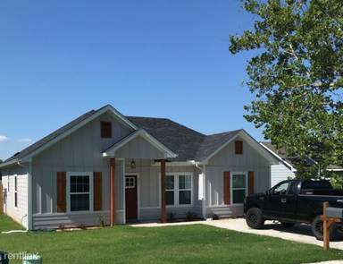 Main picture of 507 E Maple Row