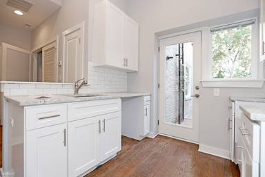 Main picture of 850 W Newport Ave