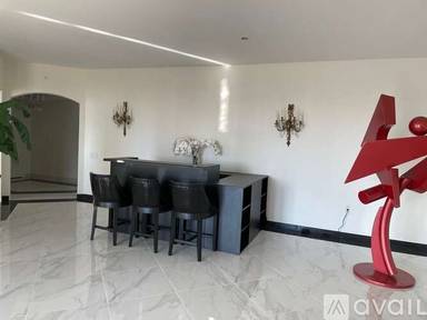 Main picture of Four Turnberry Place