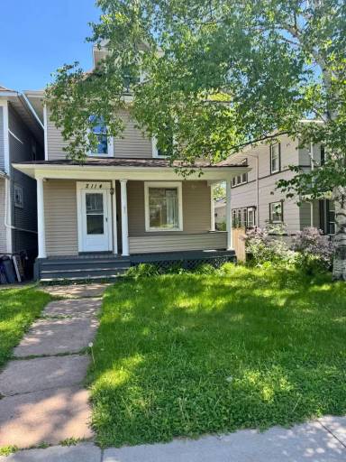Main picture of 2114 E 4th St