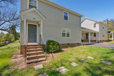 Main picture of 203B Lancaster Ave