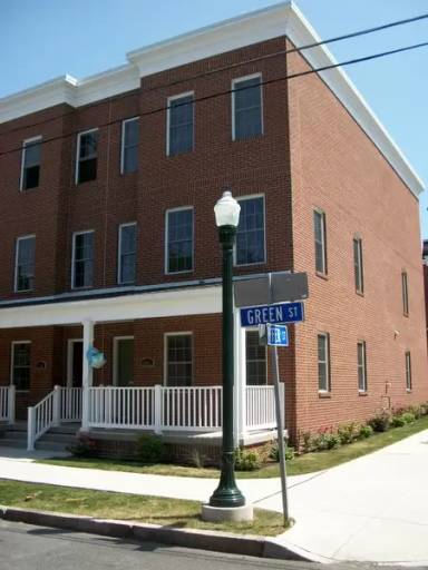 Main picture of 2001 Green St