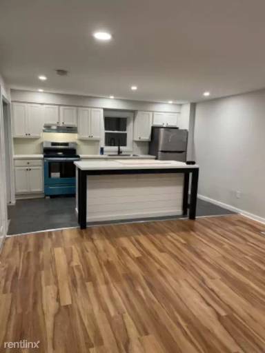 Main picture of 847 Middle St
