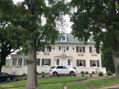 Main picture of 532 Washington St