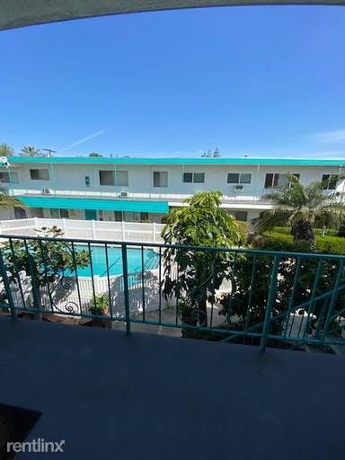 Main picture of 13313 Oxnard St